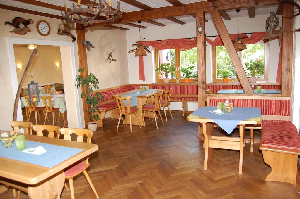 Landgasthof Jaegerstuebchen Нойштадт-ан-дер-Вайнштрасе Екстер'єр фото