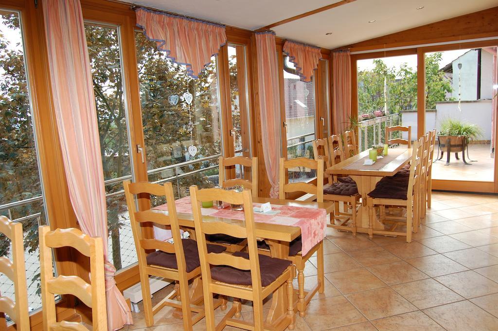 Landgasthof Jaegerstuebchen Нойштадт-ан-дер-Вайнштрасе Екстер'єр фото